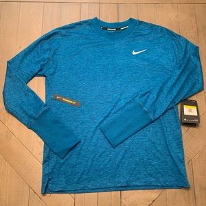 Nike Dry/Standard Fit Long sleeve shirt